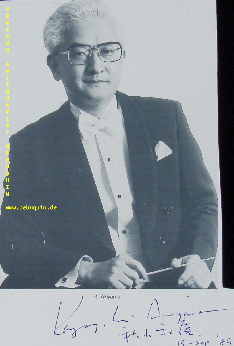 AKIYAMA, Kazuyoshi (Dirigent): - eigenhndig  signierte (zweisprachig) und datierte Portraitseite. Mit dem Saito Kinen Orchestra.