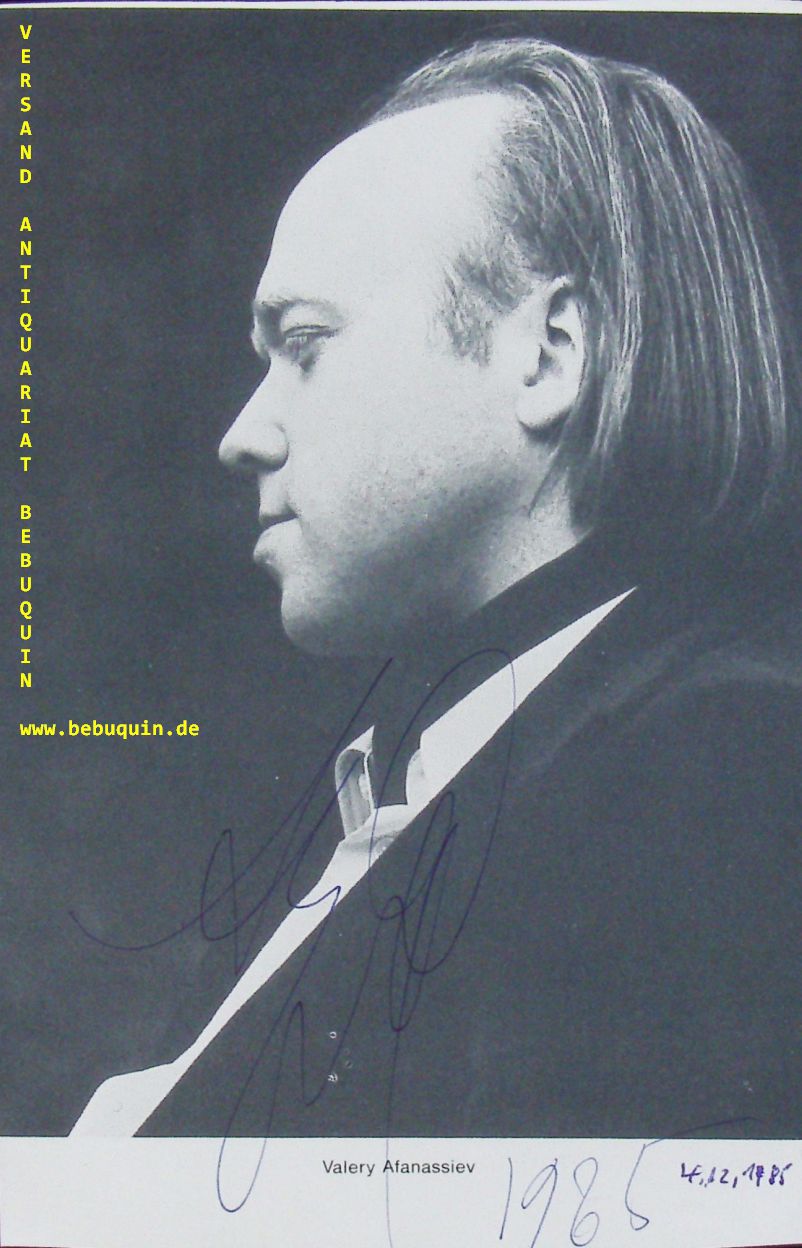 AFANASSIEV, Valery (Pianist und Romancier): - eigenhndig signierte und datierte Portraitseite.