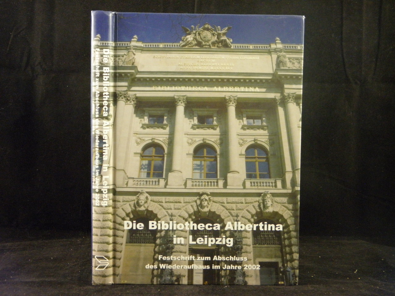 LEIPZIG.-  HENSCHKE, Ekkehard: - (Hrsg.) Die Bibliotheca Albertina in Leipzig. Festschrift zum Abschluss des Wiederaufbaus im Jahre 2002.