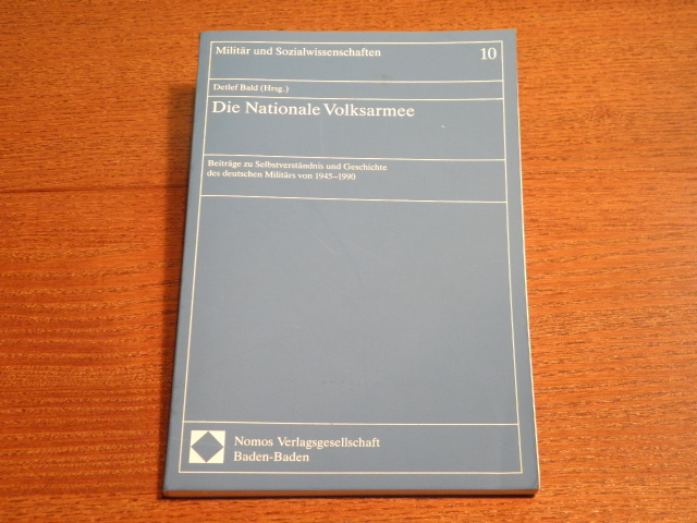 BALD, Detlef: - (Hrsg.) Die Nationale Volksarmee. Beitrge von Bald, Brhl, Goldbach, Held, Hoffmann, Kutz, Markus, Messerschmidt, Wanke.