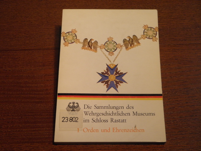 UNIFORMEN.-  VOLLE, Henning: - Die Sammlungen des Wehrschichtlichen Museums im Schloss Rastatt. Band 1: Orden und Ehrenzeichen.
